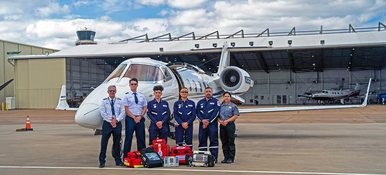 Flight-team-w-equipment-Air-Medical-Transport